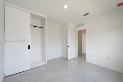 House in Florida City, Florida 5 bedrooms № 1941271 - photo 26