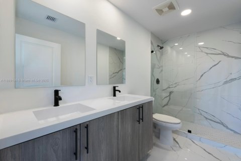 House in Florida City, Florida 5 bedrooms № 1941271 - photo 15
