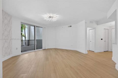 Condo in Fort Lauderdale, Florida, 2 bedrooms  № 2069606 - photo 12