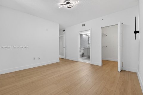 Condo in Fort Lauderdale, Florida, 2 bedrooms  № 2069606 - photo 20