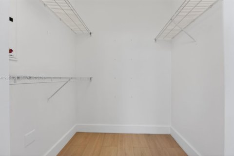 Condo in Fort Lauderdale, Florida, 2 bedrooms  № 2069606 - photo 21