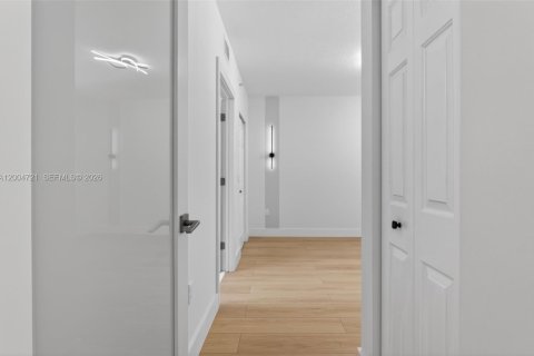 Condo in Fort Lauderdale, Florida, 2 bedrooms  № 2069606 - photo 23