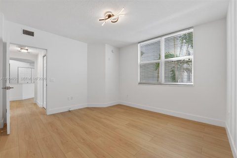 Condo in Fort Lauderdale, Florida, 2 bedrooms  № 2069606 - photo 27