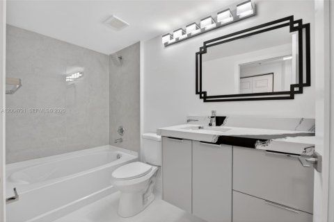 Condo in Fort Lauderdale, Florida, 2 bedrooms  № 2069606 - photo 25