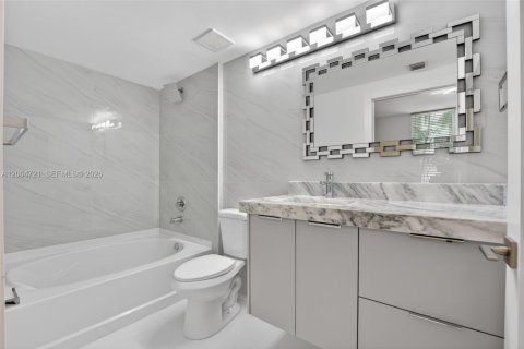 Condo in Fort Lauderdale, Florida, 2 bedrooms  № 2069606 - photo 22