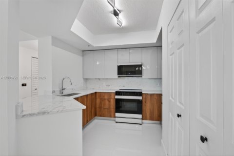 Condo in Fort Lauderdale, Florida, 2 bedrooms  № 2069606 - photo 5