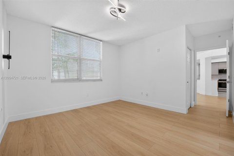 Condo in Fort Lauderdale, Florida, 2 bedrooms  № 2069606 - photo 19