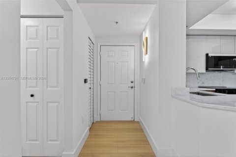 Condo in Fort Lauderdale, Florida, 2 bedrooms  № 2069606 - photo 4