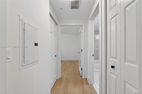 Condo in Fort Lauderdale, Florida, 2 bedrooms  № 2069606 - photo 24