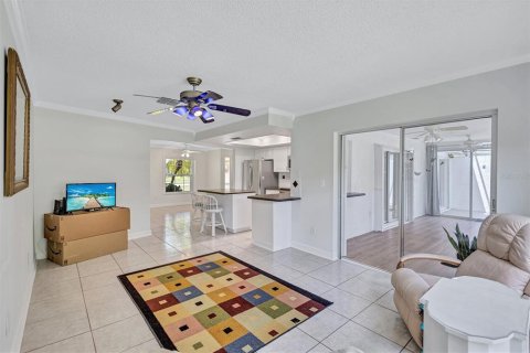 House in Palm Harbor, Florida 3 bedrooms, 144.56 sq.m. № 2149309 - photo 17