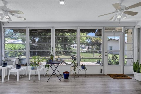House in Palm Harbor, Florida 3 bedrooms, 144.56 sq.m. № 2149309 - photo 30
