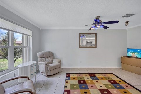 House in Palm Harbor, Florida 3 bedrooms, 144.56 sq.m. № 2149309 - photo 16