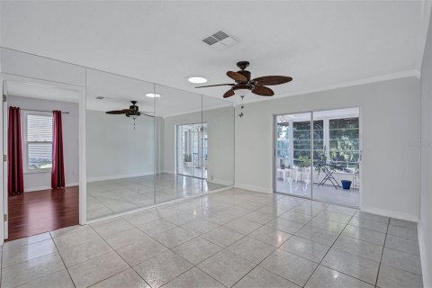 House in Palm Harbor, Florida 3 bedrooms, 144.56 sq.m. № 2149309 - photo 19