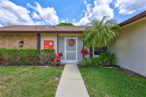 House in Palm Harbor, Florida 3 bedrooms, 144.56 sq.m. № 2149309 - photo 2