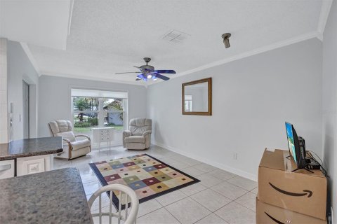 House in Palm Harbor, Florida 3 bedrooms, 144.56 sq.m. № 2149309 - photo 18