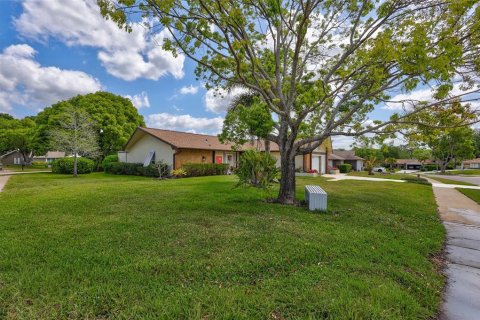 House in Palm Harbor, Florida 3 bedrooms, 144.56 sq.m. № 2149309