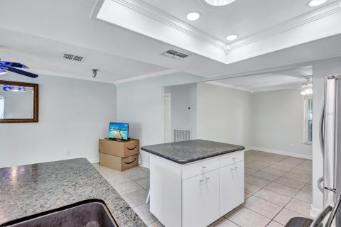 House in Palm Harbor, Florida 3 bedrooms, 144.56 sq.m. № 2149309 - photo 9
