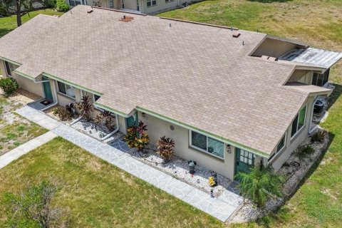 Condo in Sun City Center, Florida, 2 bedrooms № 2226900 - photo 2
