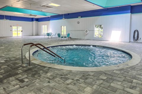 Condo in Sun City Center, Florida, 2 bedrooms № 2226900 - photo 29