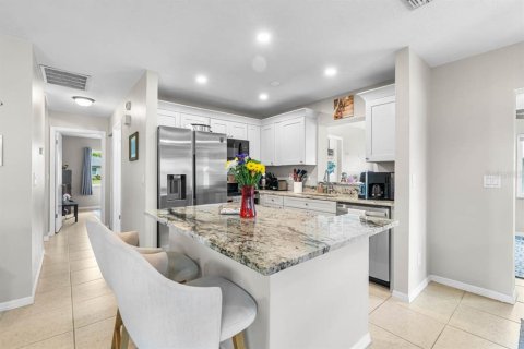 Condo in Sun City Center, Florida, 2 bedrooms № 2226900 - photo 7