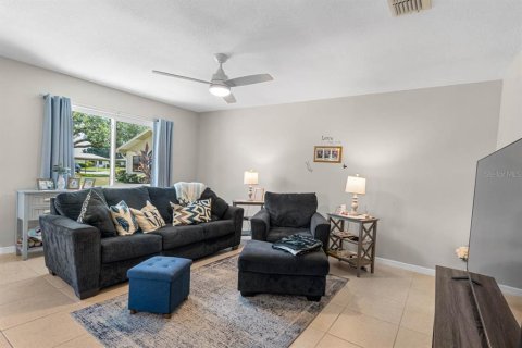 Condo in Sun City Center, Florida, 2 bedrooms № 2226900 - photo 4