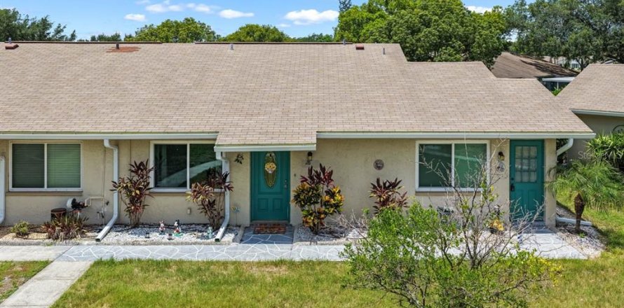 Condo in Sun City Center, Florida, 2 bedrooms № 2226900