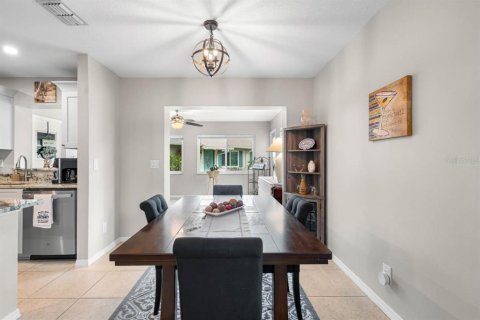 Condo in Sun City Center, Florida, 2 bedrooms № 2226900 - photo 6