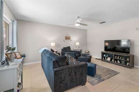 Condo in Sun City Center, Florida, 2 bedrooms № 2226900 - photo 3
