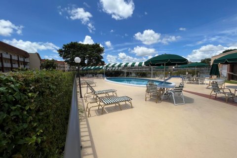 Condo in Sunrise, Florida, 1 bedroom  № 1178357 - photo 1