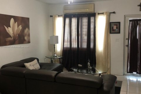 Купить коммерческую недвижимость в Майами-Бич, Флорида 315.87м2, № 2081556 - фото 4