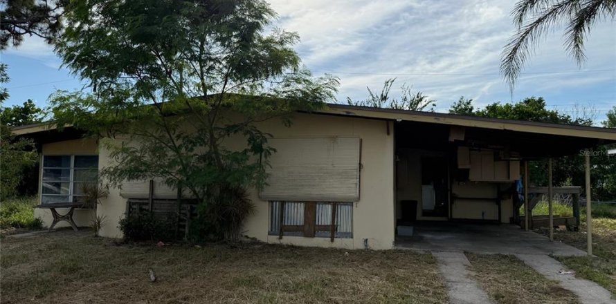 House in Port Charlotte, Florida 3 bedrooms, 81.2 sq.m. № 1870752