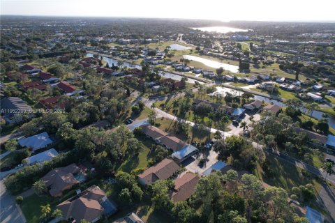 Condo in Naples, Florida, 1 bedroom  № 2010368 - photo 24