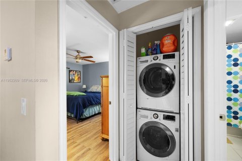 Condo in Naples, Florida, 1 bedroom  № 2010368 - photo 15