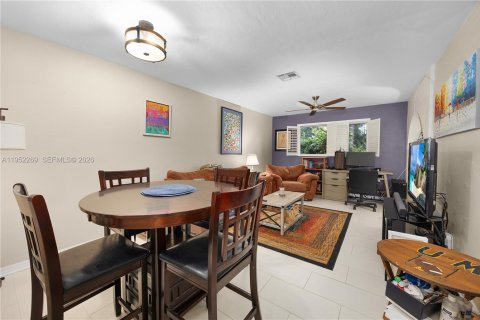 Condo in Naples, Florida, 1 bedroom  № 2010368 - photo 10