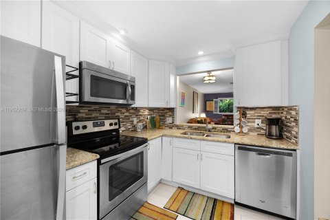 Condo in Naples, Florida, 1 bedroom  № 2010368 - photo 6