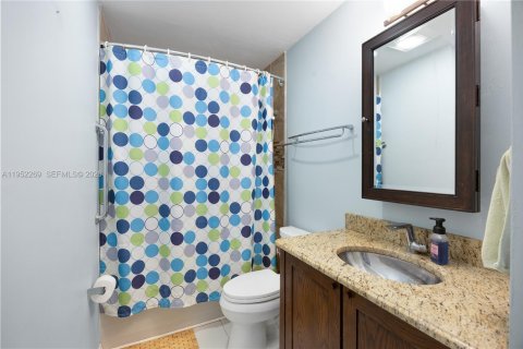 Condo in Naples, Florida, 1 bedroom  № 2010368 - photo 14