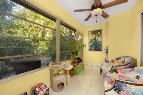 Condo in Naples, Florida, 1 bedroom  № 2010368 - photo 16