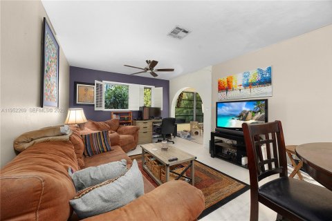Condo in Naples, Florida, 1 bedroom  № 2010368 - photo 4