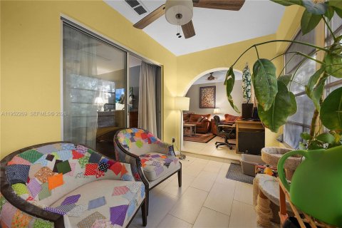 Condo in Naples, Florida, 1 bedroom  № 2010368 - photo 17