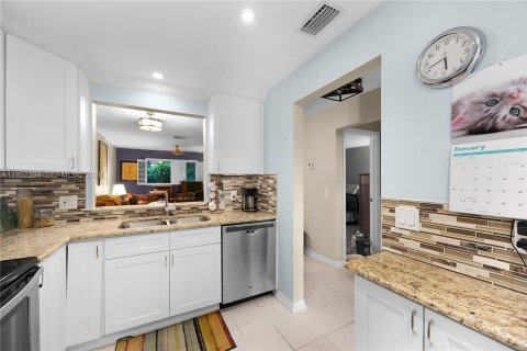 Condo in Naples, Florida, 1 bedroom  № 2010368 - photo 5