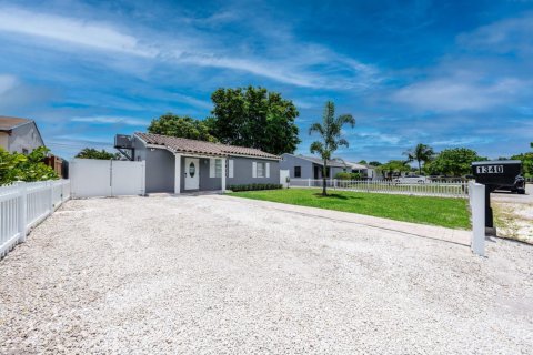 Casa en alquiler en Fort Lauderdale, Florida, 3 dormitorios, 116.13 m2 № 1224431 - foto 1