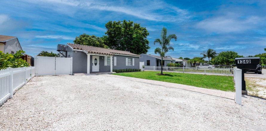 Casa en Fort Lauderdale, Florida 3 dormitorios, 116.13 m2 № 1224431