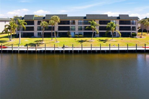 Condo in Punta Gorda, Florida, 2 bedrooms № 2196358