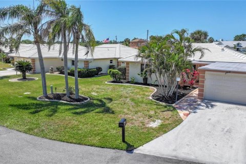 House in Osprey, Florida 2 bedrooms, 130.43 sq.m. № 1636784 - photo 1