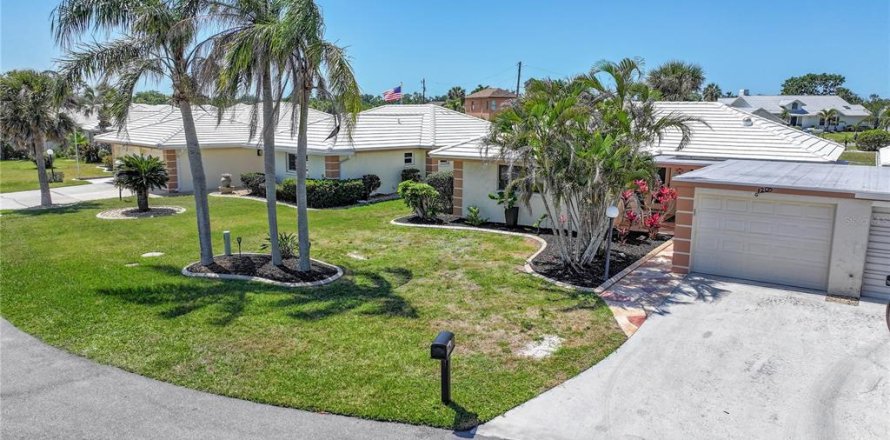 House in Osprey, Florida 2 bedrooms, 130.43 sq.m. № 1636784