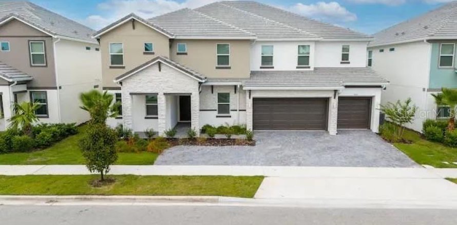 House in Kissimmee, Florida 15 bedrooms, 580.55 sq.m. № 2103003