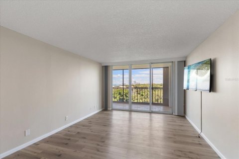 Condominio en venta en Belleair, Florida, 3 dormitorios, 165.37 m2 № 1870132 - foto 18