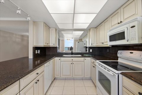 Condominio en venta en Belleair, Florida, 3 dormitorios, 165.37 m2 № 1870132 - foto 9