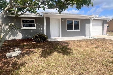 Villa ou maison à Port Richey, Floride 3 chambres, 84.73 m2 № 2150597