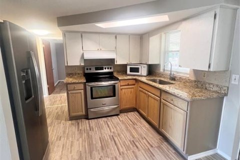 Villa ou maison à louer à Port Richey, Floride: 3 chambres, 84.73 m2 № 2150597 - photo 2